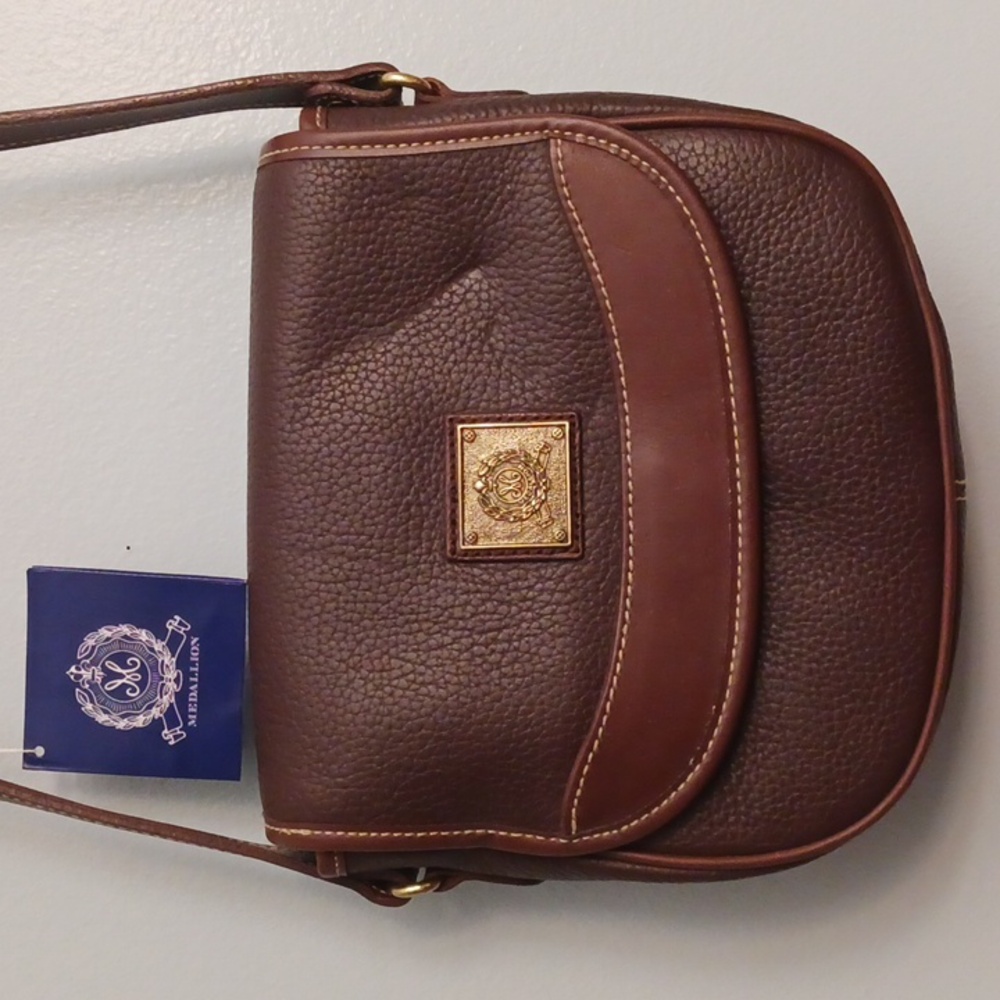 Medallion Small brown leather crossbody ajustable strap bag.